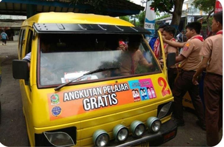 ANGKUTAN PELAJAR GRATIS: SOLUSI CERDAS KABUPATEN BANYUWANGI MENOLONG SISWA DAN SOPIR ANGKOT