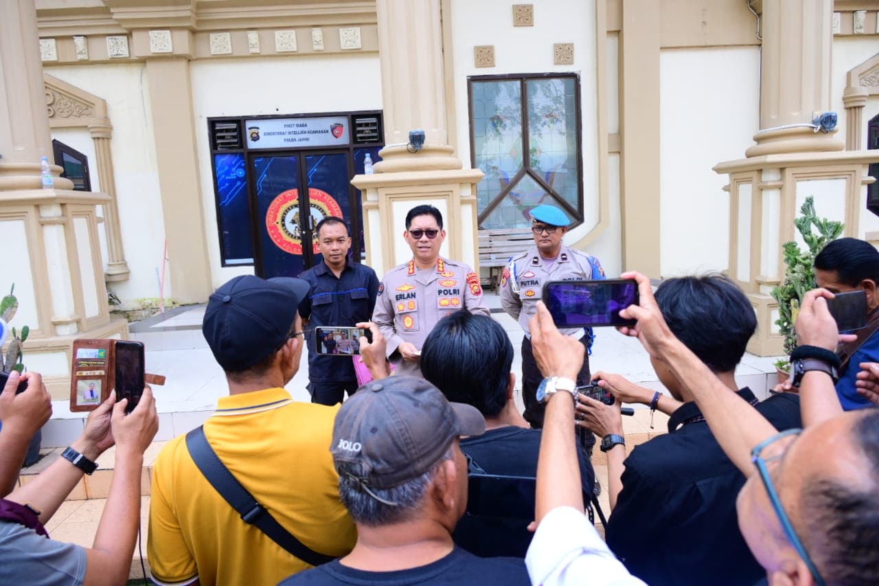 Mobil Pajero Tabrak Pagar Mapolda Jambi, Pengemudi Positif Narkoba dan Miras