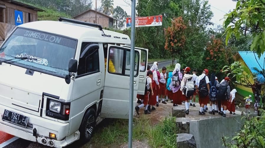 BUS SEKOLAH DI PAKPAK BHARAT: SOLUSI JARAK JAUH DI KAKI BUKIT BARISAN