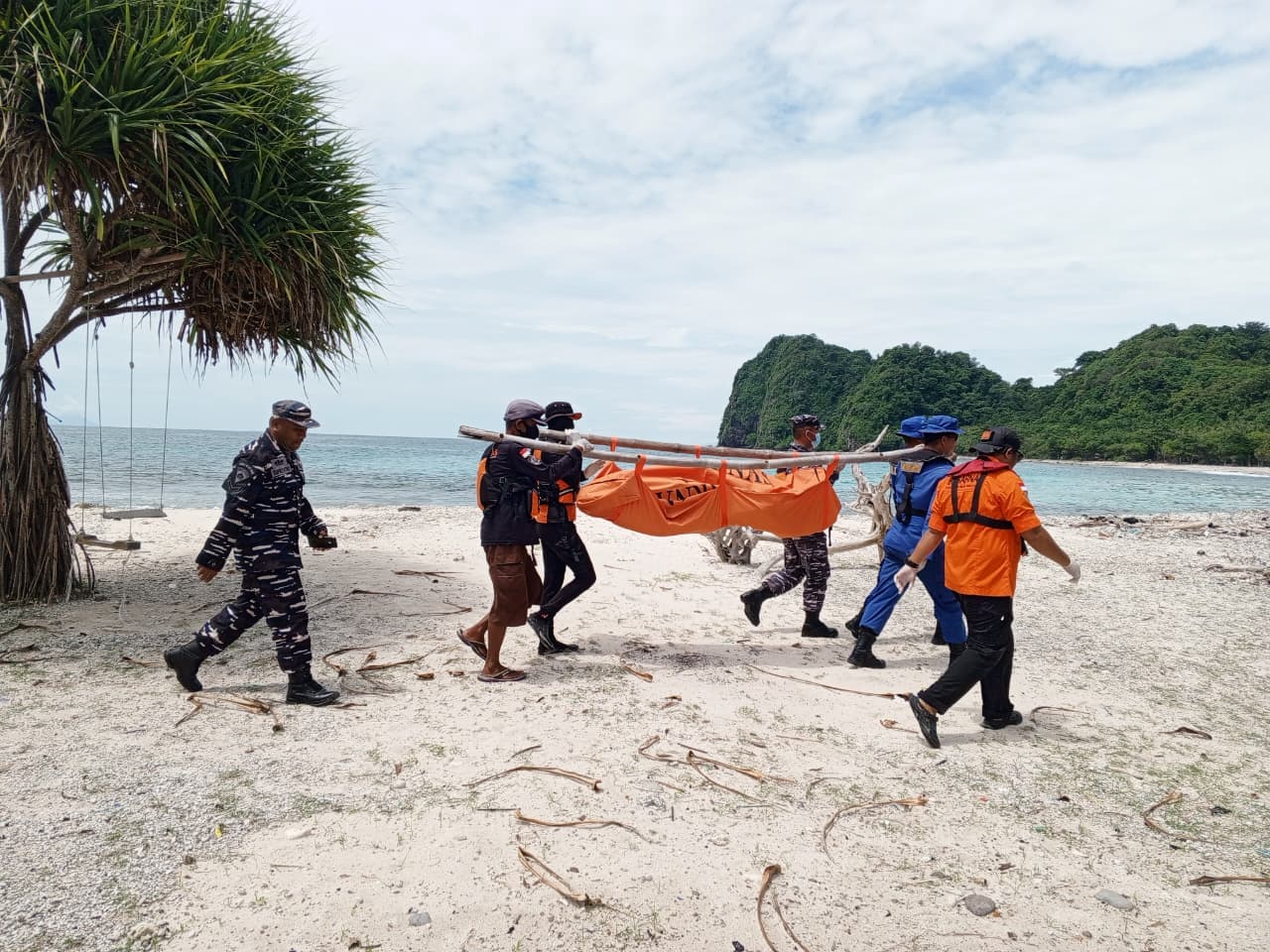 Tim SAR Gabungan Temukan Penumpang KMP Dorothy di Pulau Sangiang Dalam Keadaan Meninggal Dunia