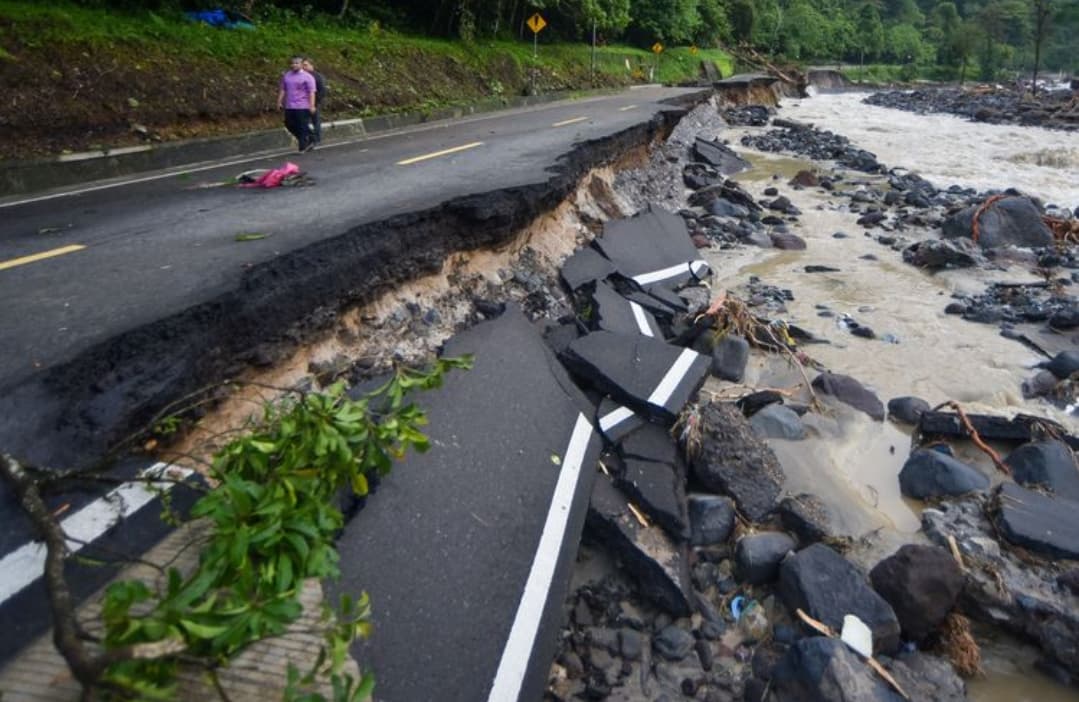 TRANSPORTASI PERINTIS: SOLUSI VITAL PEMULIHAN DAERAH TERDAMPAK BENCANA DI SUMATERA