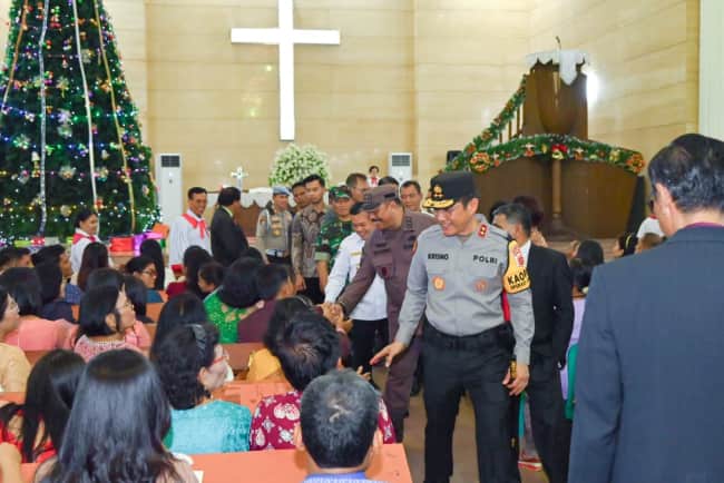 Polda Jambi Bersama Forkopimda Provinsi Jambi Melaksanakan Patroli dan Pengecekan Langsung ke Sejumlah Gereja di Kota Jambi