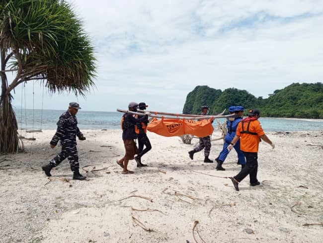 Tim SAR Gabungan Temukan Penumpang KMP Dorothy di Pulau Sangiang Dalam Keadaan Meninggal Dunia