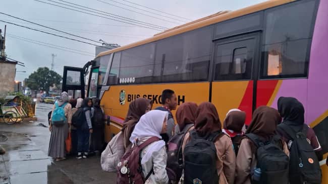 ANGKUTAN SEKOLAH GRATIS DI KABUPATEN TULUNGAGUNG: TRANSPORTASI AMAN, PENDIDIKAN TERJANGKAU