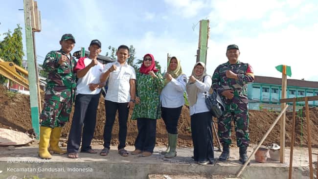 Peletakan Batu Pertama Pembangunan Gerai KDMP Desa Semen