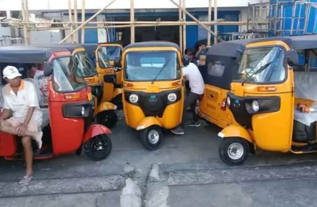 TRANSPORTASI MASSAL, PERUMAHAN DAN KENYAMANAN EKONOMI MASYARAKAT DI KOTA MANADO .