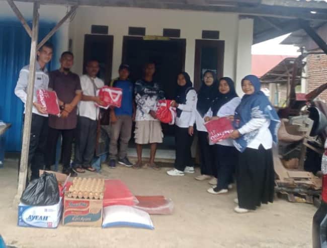 Gerak Cepat, Dinsos Pessel dan SDM Kemensos Salurkan Bantuan Korban Badai di Lagan Hilir Punggasan